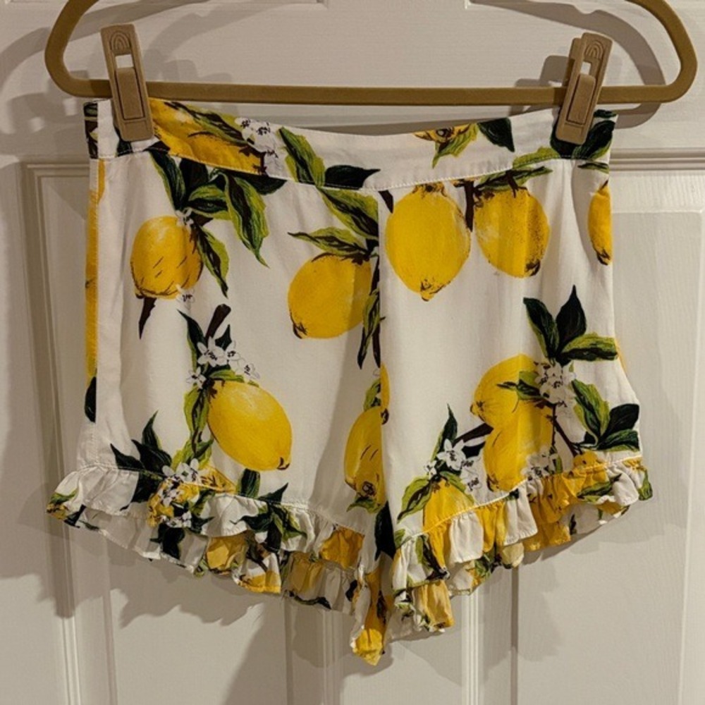 Lucca‎ Women's Lemon Print Ruffle Shorts  Size Medium White/Yellow